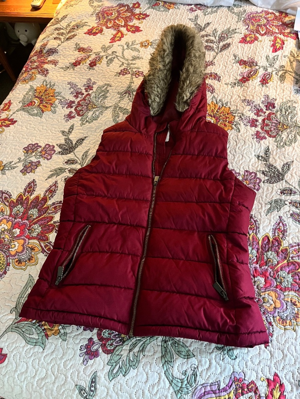 Women's Gap Vest Fur Hoodie Magenta Burgundy Small Full Zip Hiking Winter